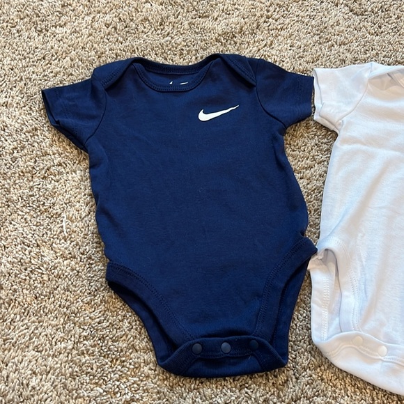 Nike onesie bundle - Picture 2 of 4